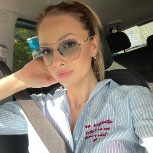 Meet your Posher, Maria